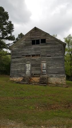 old old structure in Izard County